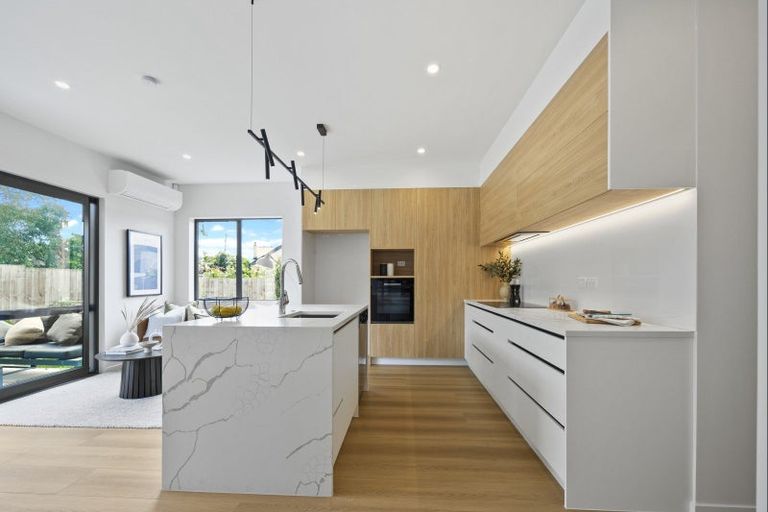 Photo of property in 37 Corunna Road, Milford, Auckland, 0620