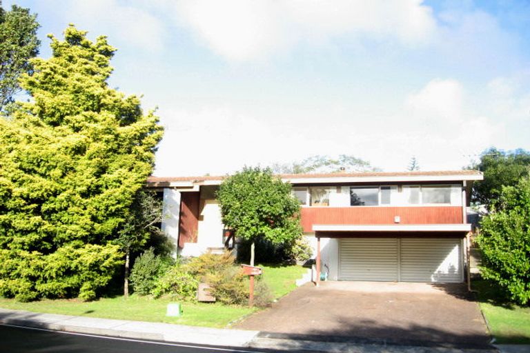 Photo of property in 1 Lawrence Crescent, Hillpark, Auckland, 2102