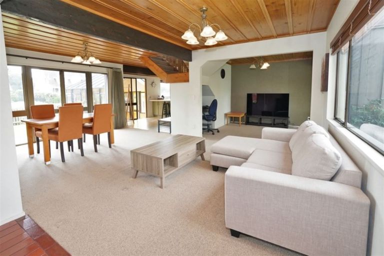 Photo of property in 92 Glen Lynne Avenue, Queenwood, Hamilton, 3210