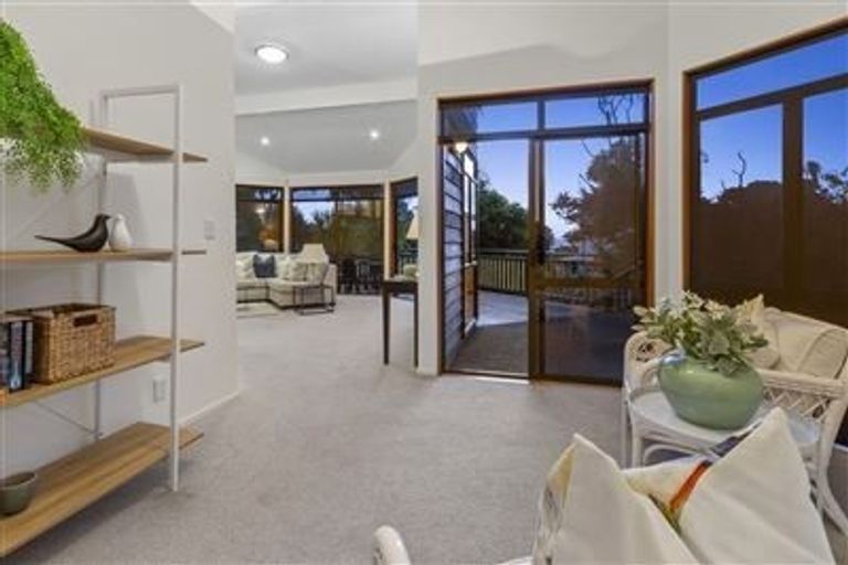 Photo of property in 9 The Knoll, Greenhithe, Auckland, 0632