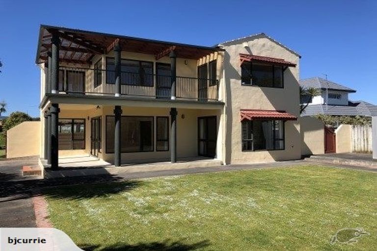 Photo of property in 32 Kilkenny Place, Fitzherbert, Palmerston North, 4410