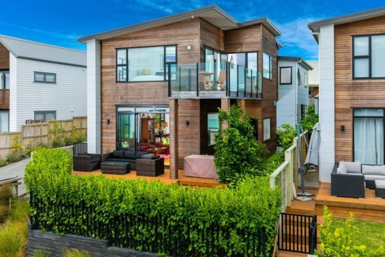 Photo of property in 1 Coastview Lane, Long Bay, Auckland, 0630