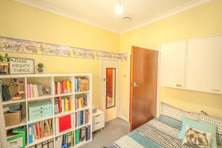 Photo of property in 28 Milton Street, Roslyn, Palmerston North, 4414