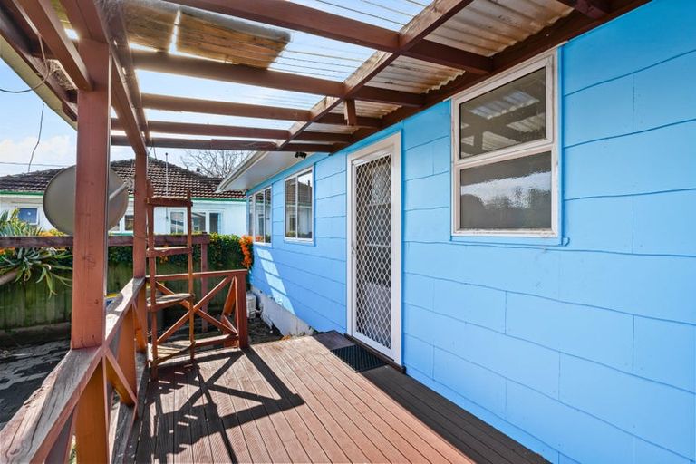 Photo of property in 1/12 Cresta Avenue, Beach Haven, Auckland, 0626