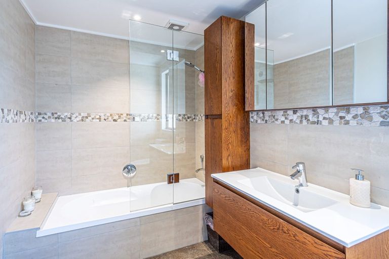 Photo of property in 29 Hyde Road, Rothesay Bay, Auckland, 0630