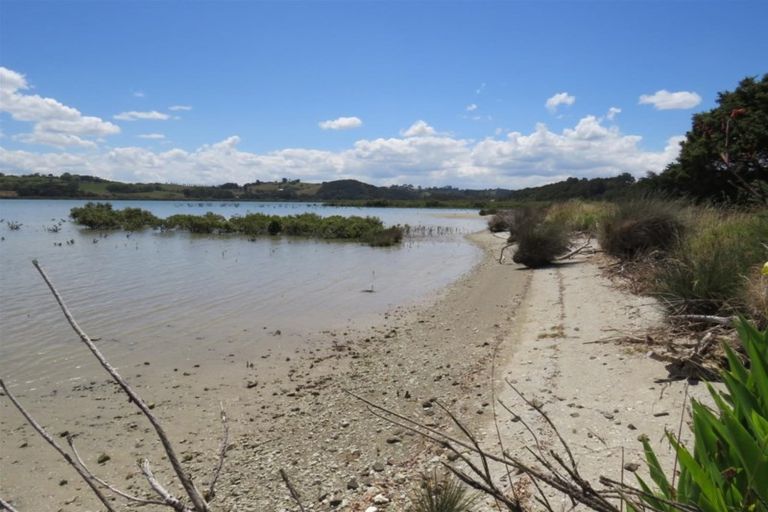 Photo of property in 18 Omarae Road, Pahi, Paparoa, 0571