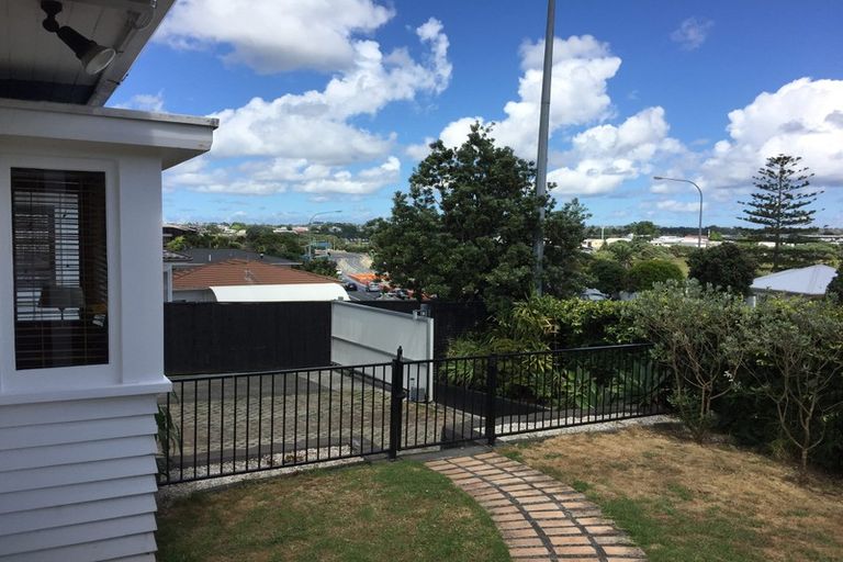 Photo of property in 36 Esmonde Road, Takapuna, Auckland, 0622