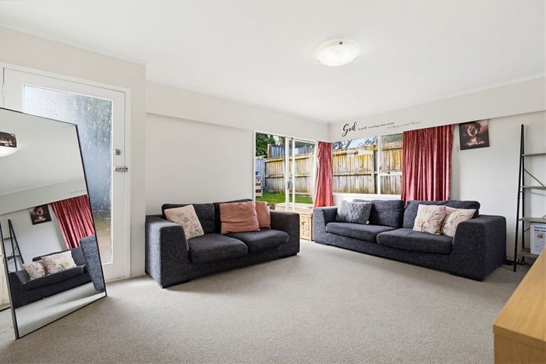 Photo of property in 2/15a Mcintyre Road, Mangere Bridge, Auckland, 2022