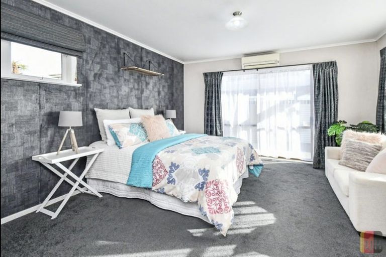 Photo of property in 431a Great South Road, Opaheke, Papakura, 2113