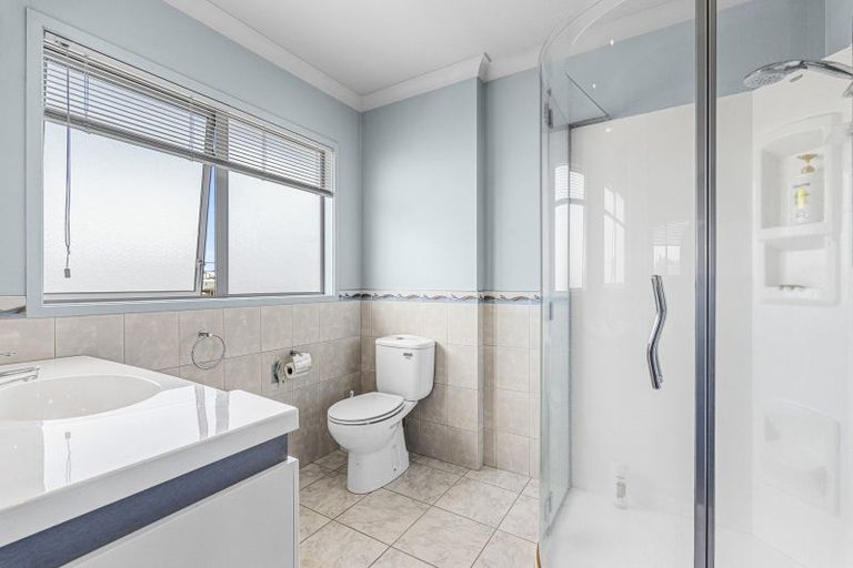 Photo of property in 3 Mahoe Street, Strandon, New Plymouth, 4312