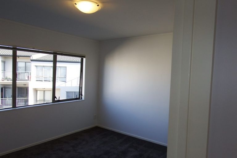 Photo of property in The Haven, 15/120 Beach Haven Road, Beach Haven, Auckland, 0626