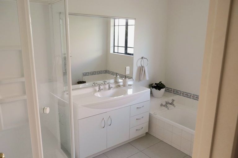 Photo of property in 150 Avenue Road, Greenmeadows, Napier, 4112