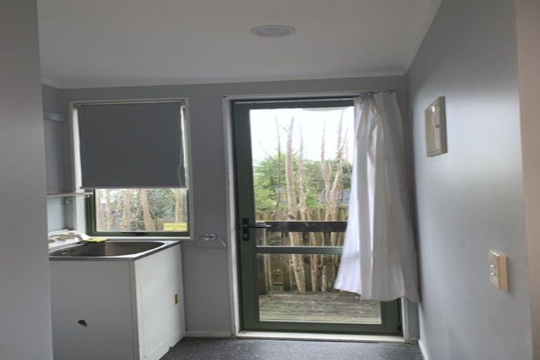 Photo of property in 2/10 Southview Place, Wattle Downs, Auckland, 2102