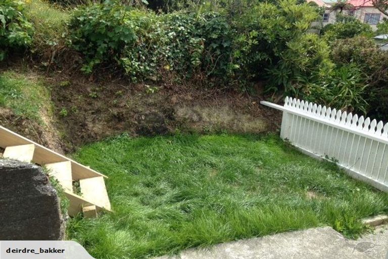 Photo of property in 2 Kopiko Way, Brooklyn, Wellington, 6021