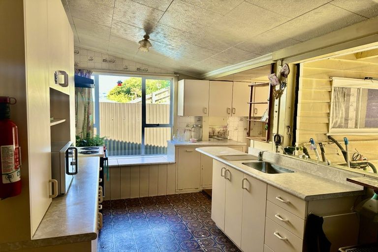 Photo of property in 29 Voelas Road, Lyttelton, 8082