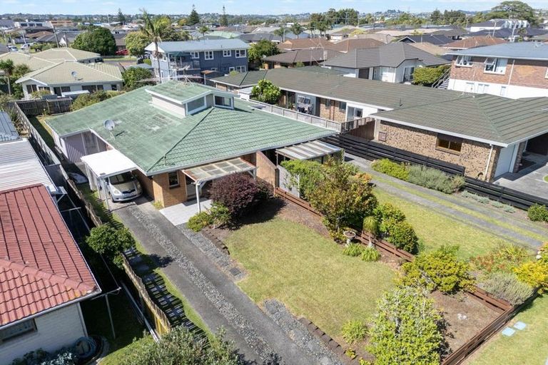 Photo of property in 8 West Hoe Road, Orewa, 0931
