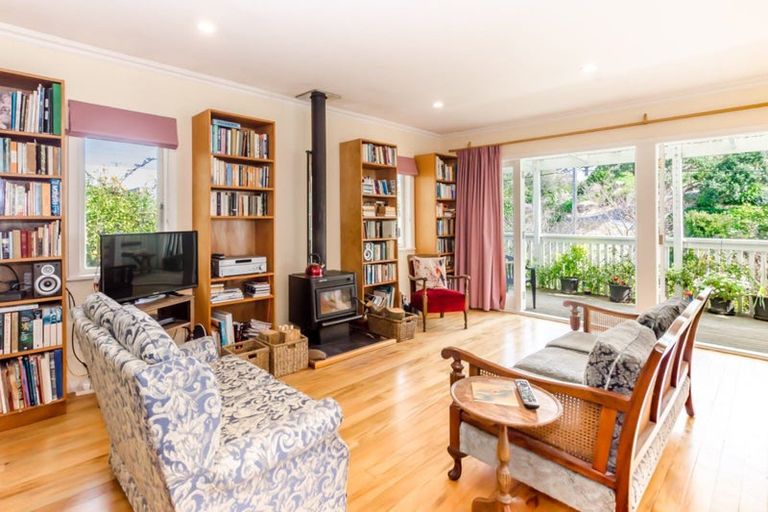 Photo of property in 35 Dale Road, Raumati South, Paraparaumu, 5032