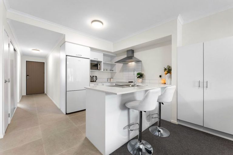 Photo of property in 25 Manarini Road, Westgate, Auckland, 0614