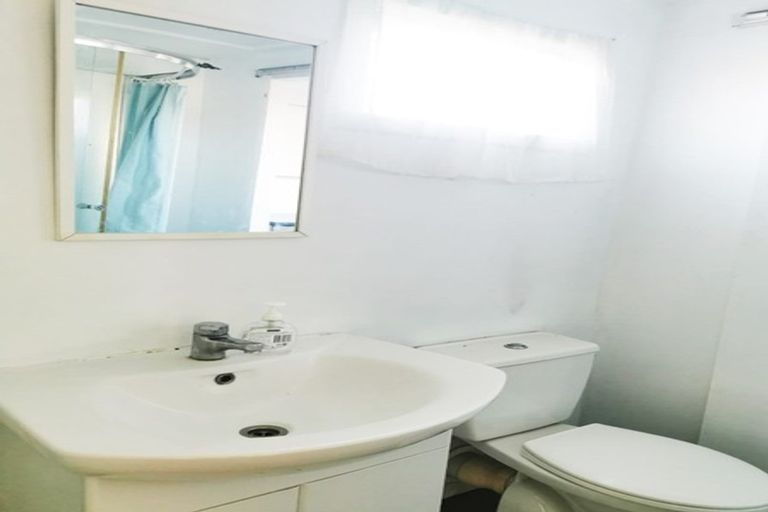 Photo of property in 39b Forrest Hill Road, Milford, Auckland, 0620