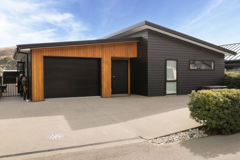 Photo of property in 13 Wheat Street, Jacks Point, Queenstown, 9371