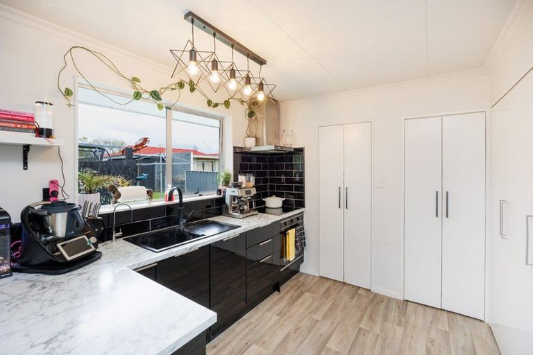 Photo of property in 10 Adams Place, Kelvin Grove, Palmerston North, 4414