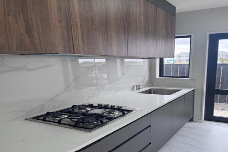 Photo of property in 18 Emerald Avenue, Rosehill, Papakura, 2113