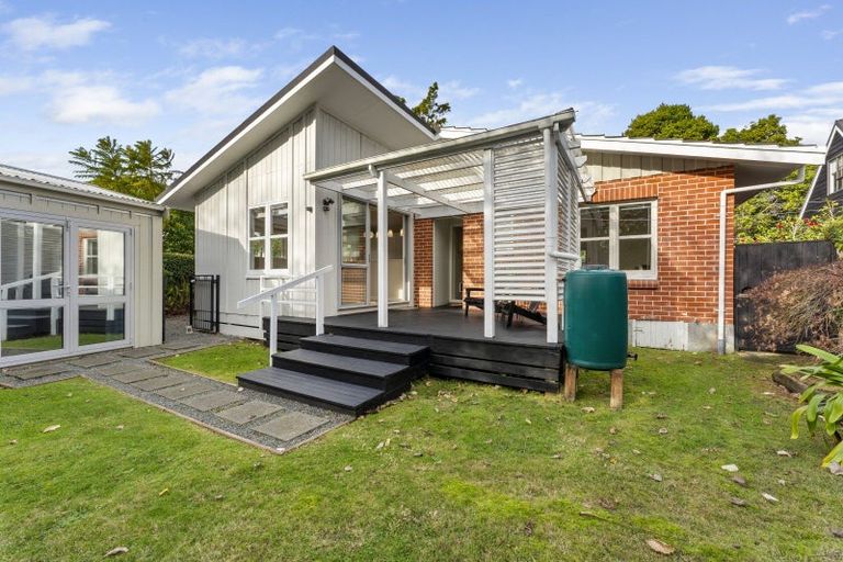 Photo of property in 26 Walton Avenue, Waikanae, 5036
