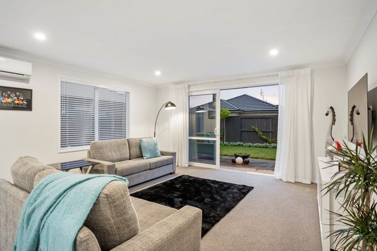 Photo of property in 32 Awatira Drive, Papamoa Beach, Papamoa, 3118