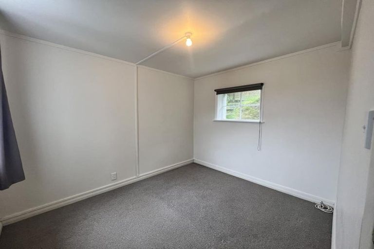 Photo of property in 9 Hungerford Road, Lyall Bay, Wellington, 6022