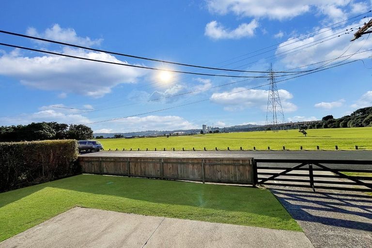 Photo of property in 12 Waterfront Road, Mangere Bridge, Auckland, 2022