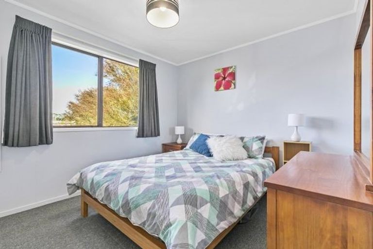 Photo of property in 15 Chislehurst Street, Henderson, Auckland, 0612