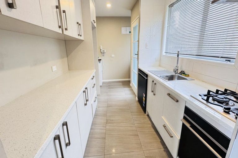 Photo of property in 32 Fitzwater Place, Henderson, Auckland, 0612