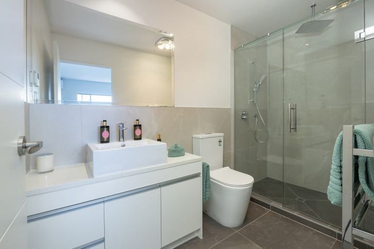 Photo of property in 101 Bordeaux Parade, Te Atatu South, Auckland, 0610