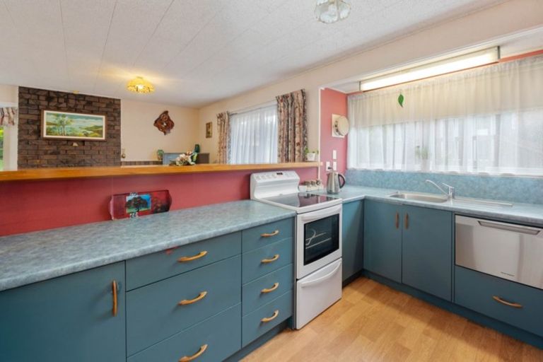 Photo of property in 15 Tawavale Street, Pukehangi, Rotorua, 3015