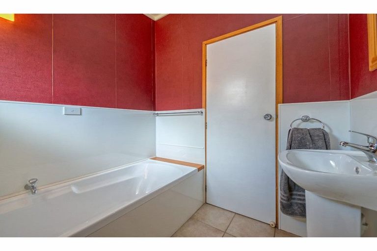 Photo of property in 50 Victoria Avenue, Waiuku, 2123