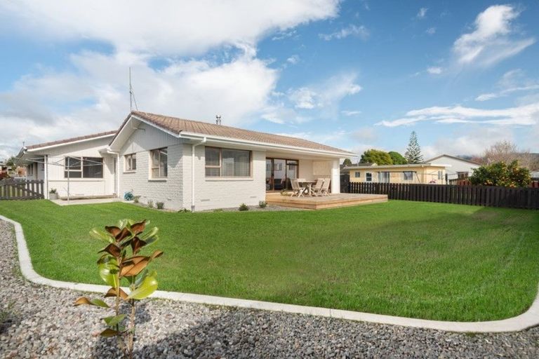Photo of property in 15 Hookey Drive, Te Puke, 3119