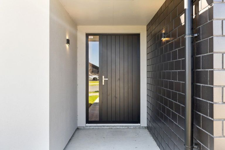 Photo of property in 42 Sardinia Grove, Fitzherbert, Palmerston North, 4410