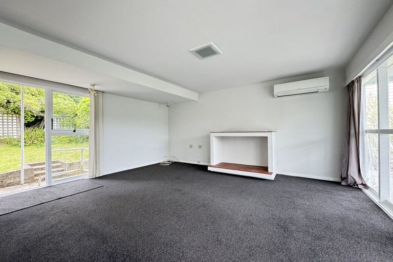 Photo of property in 1/3 Torwood Road, Khandallah, Wellington, 6035