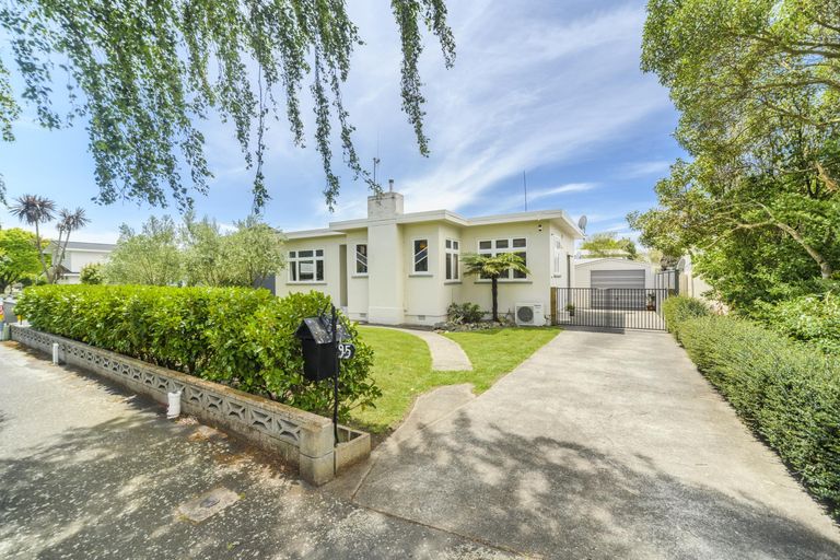 Photo of property in 95 Churchill Avenue, Hokowhitu, Palmerston North, 4410