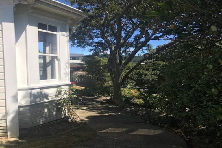 Photo of property in 27 Tawa Terrace, Tawa, Wellington, 5028
