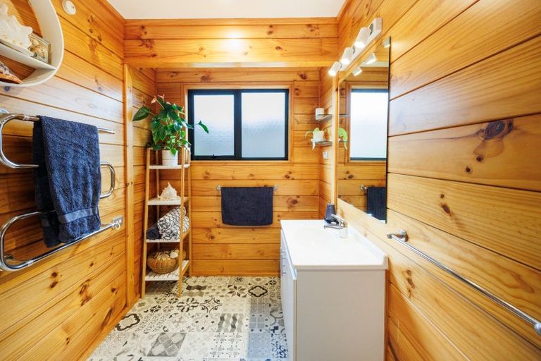 Photo of property in 23 Abby Road, Fitzherbert, Palmerston North, 4410