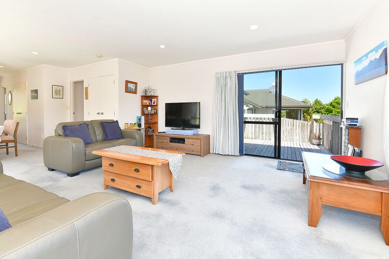 Photo of property in 62 Donald Street, Stanmore Bay, Whangaparaoa, 0932