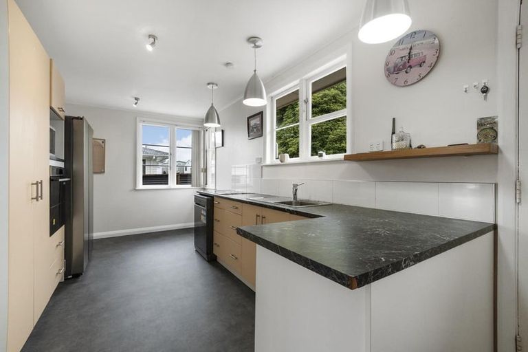 Photo of property in 10 Okoroire Street, Tirau, 3410