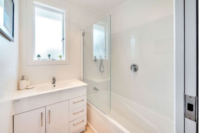 Photo of property in 120 Mahia Road, Manurewa, Auckland, 2102