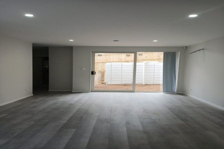 Photo of property in 2/44 Everglade Drive, Goodwood Heights, Auckland, 2105