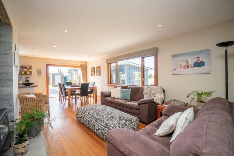 Photo of property in 27 Hall Place, Foxton Beach, Foxton, 4815