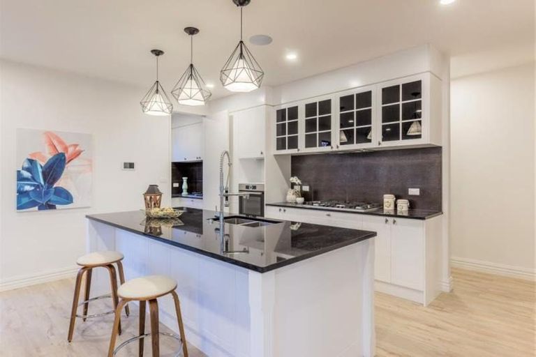 Photo of property in 10 Ian Gordon Lane, Orewa, 0931