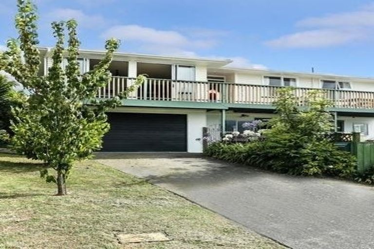 Photo of property in 5 Hanson Place, West Harbour, Auckland, 0618
