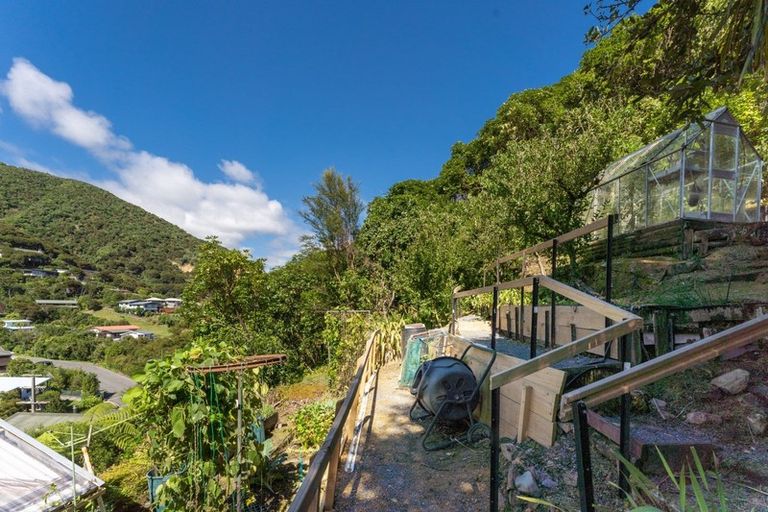 Photo of property in 16 Arthur Crescent, Waikawa, Picton, 7220