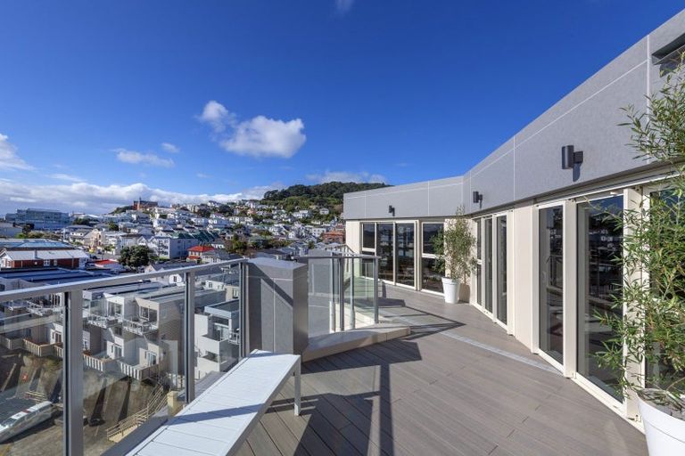 Photo of property in 9/5b Kent Terrace, Mount Victoria, Wellington, 6011